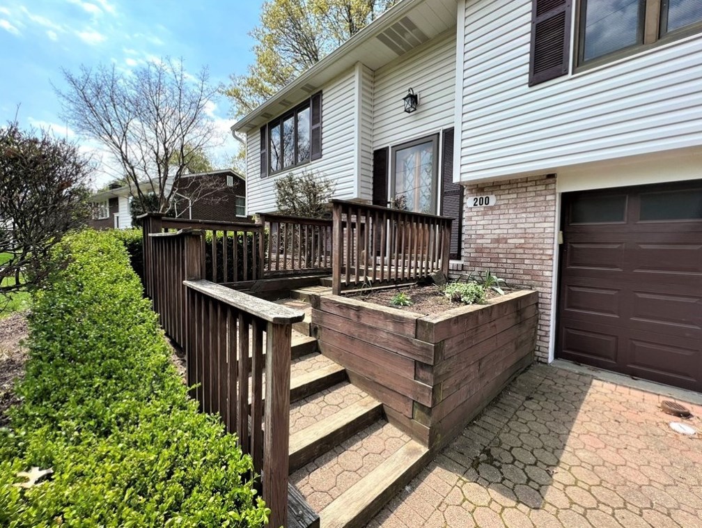 200 Gotham Ln, Monroeville, PA 15146-4716