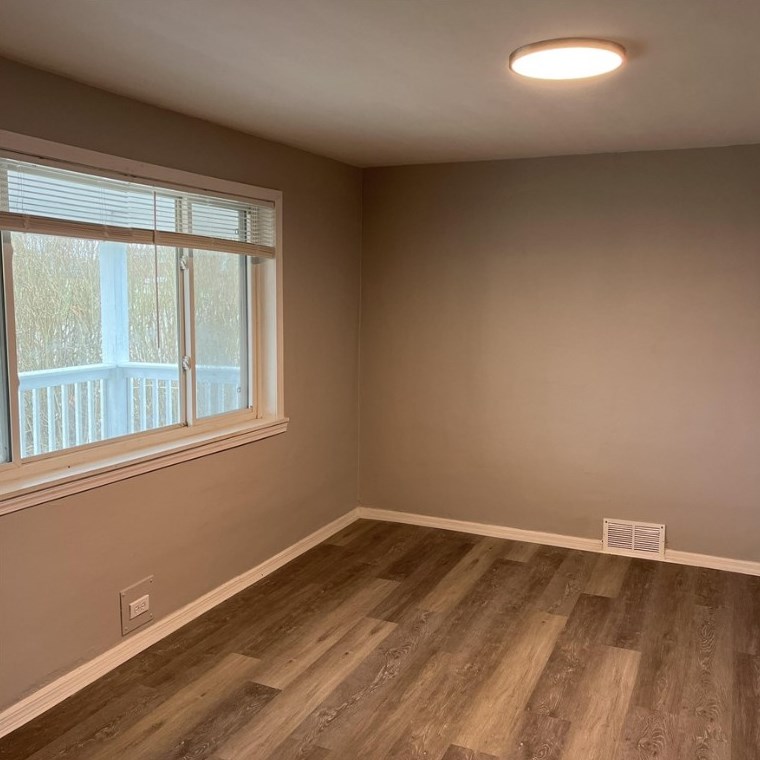 557 Delaware Ave, Washington, PA 15301-1803