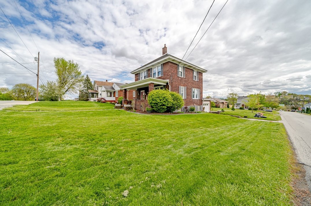 1400 8th St, North Huntingdon, PA 15642
