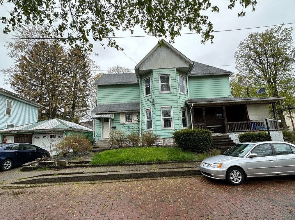 22 Franklin St, Greenville, PA 16125