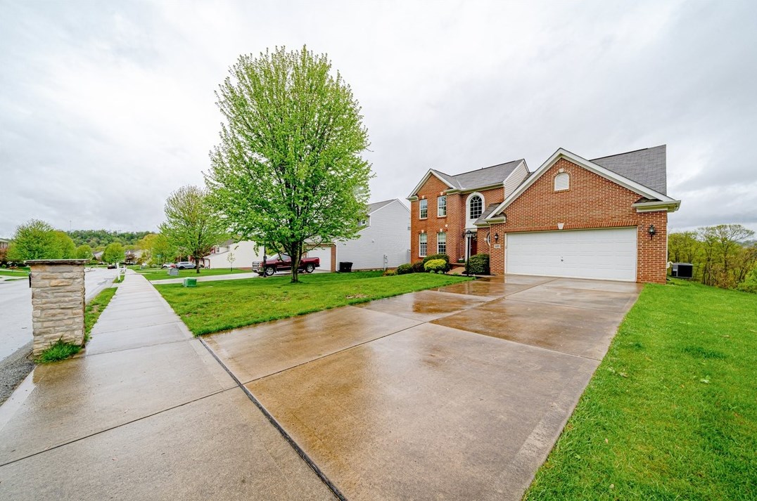 127 Bradford Square Dr, Trafford, PA 15085