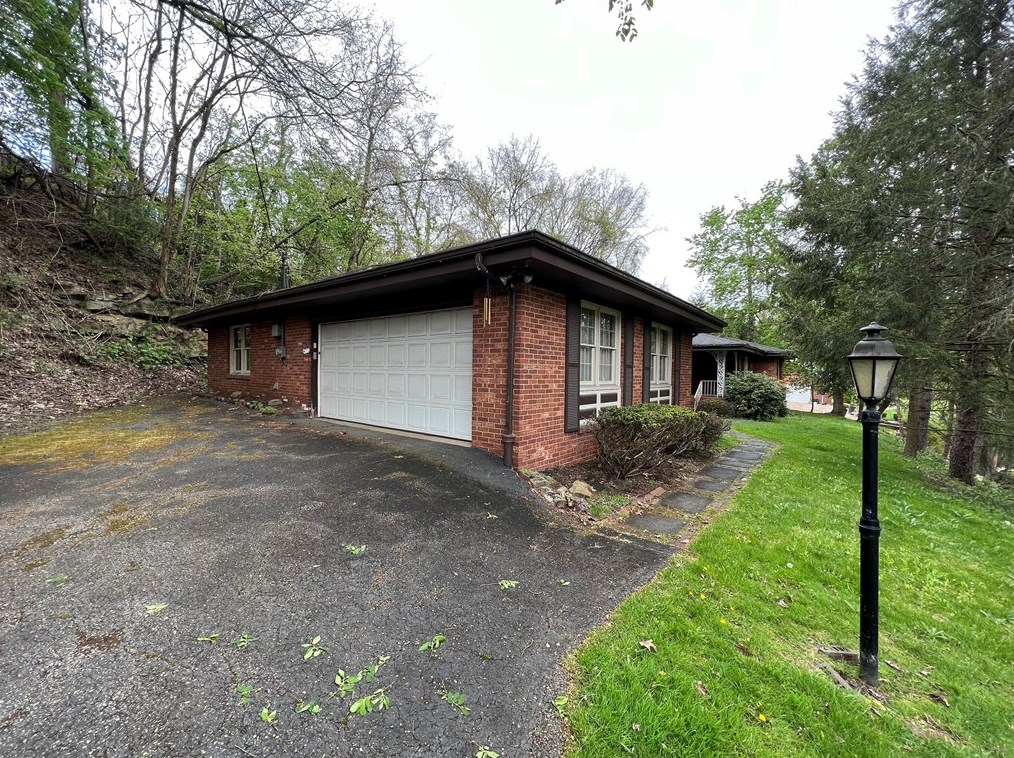 2409 Henderson Rd, McKeesport, PA 15131
