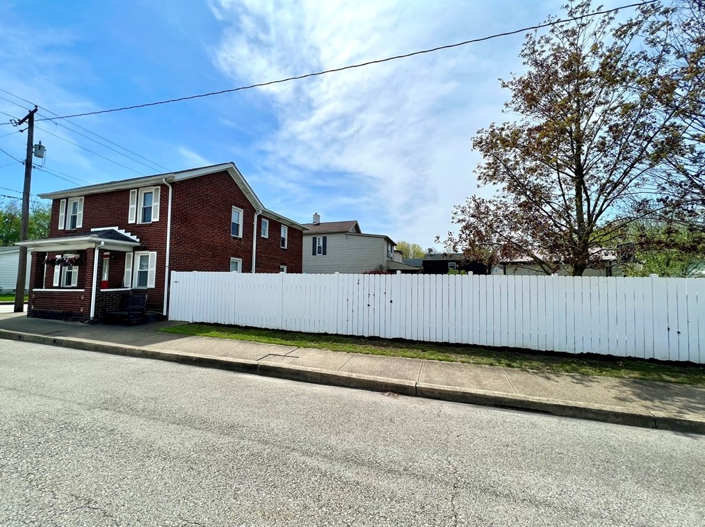 515 Harding St, Latrobe, PA 15650