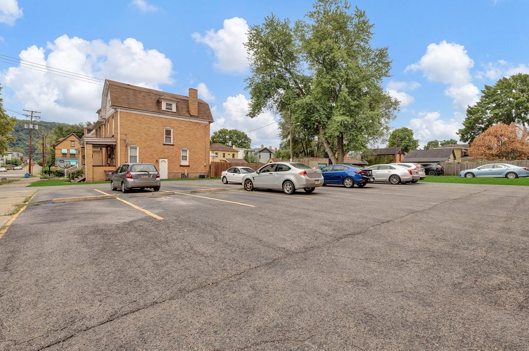 1326 6th Ave, Beaver Falls PA  15010-4265 exterior