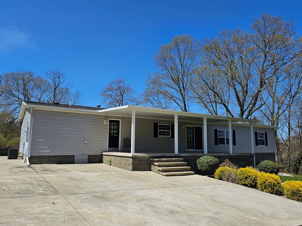 313 Beallsville Rd, Bentleyville, PA 15314