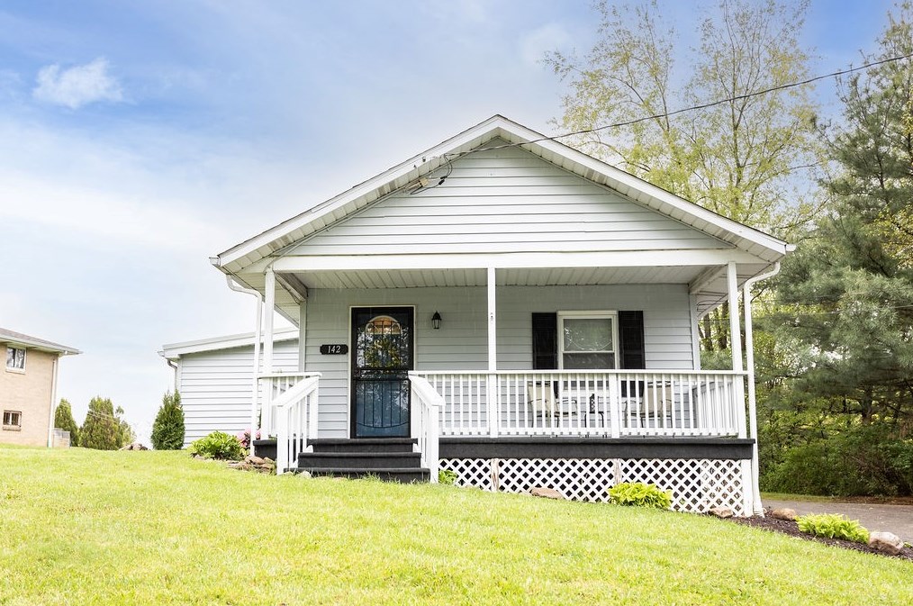 142 Hague Ln, Oliphant Furnace, PA 15401
