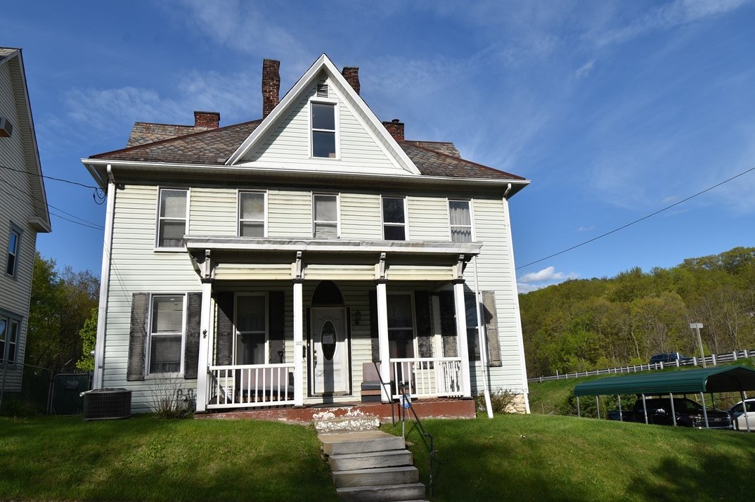 110 Bell Ave, Claysville, PA 15323