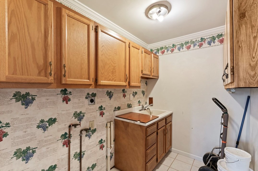 323 Laddie Dr, Washington PA  15301-1334 exterior