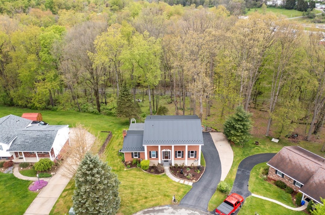 323 Laddie Dr, Washington PA  15301-1334 exterior