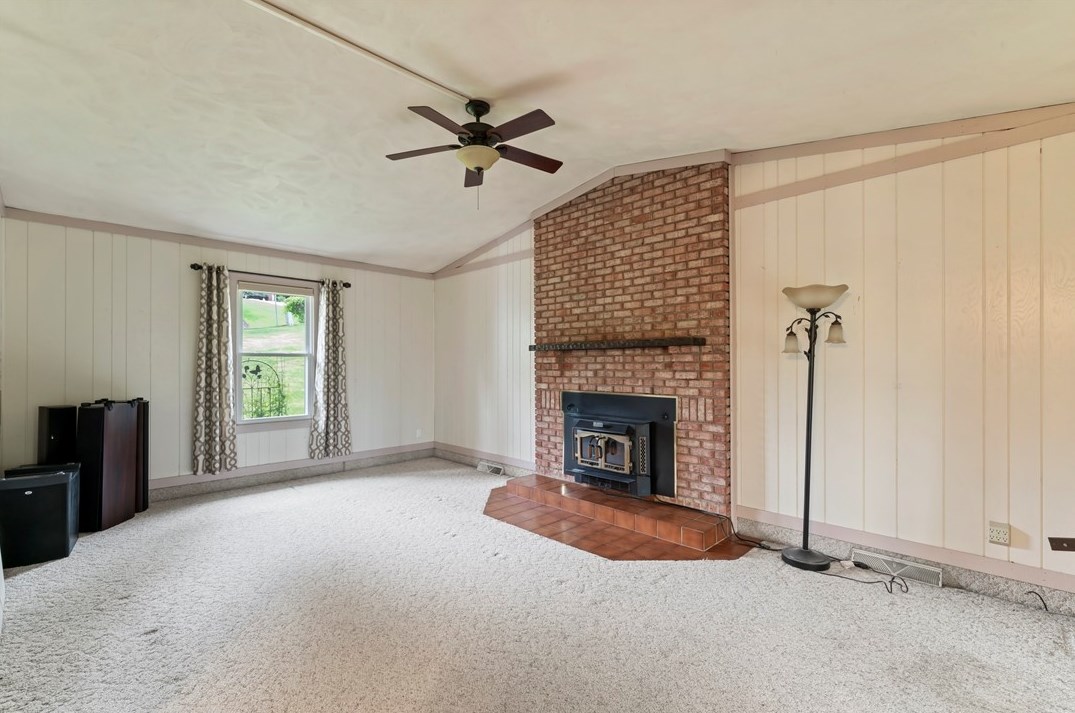 323 Laddie Dr, Washington PA  15301-1334 exterior