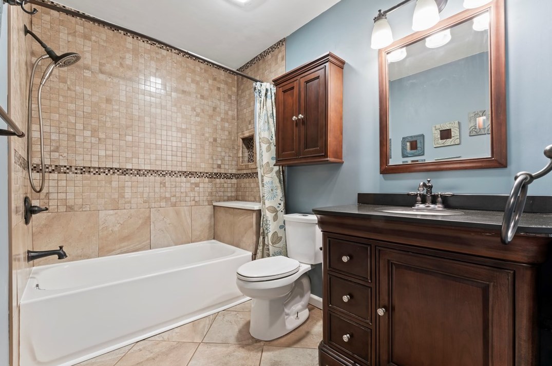 323 Laddie Dr, Washington PA  15301-1334 exterior