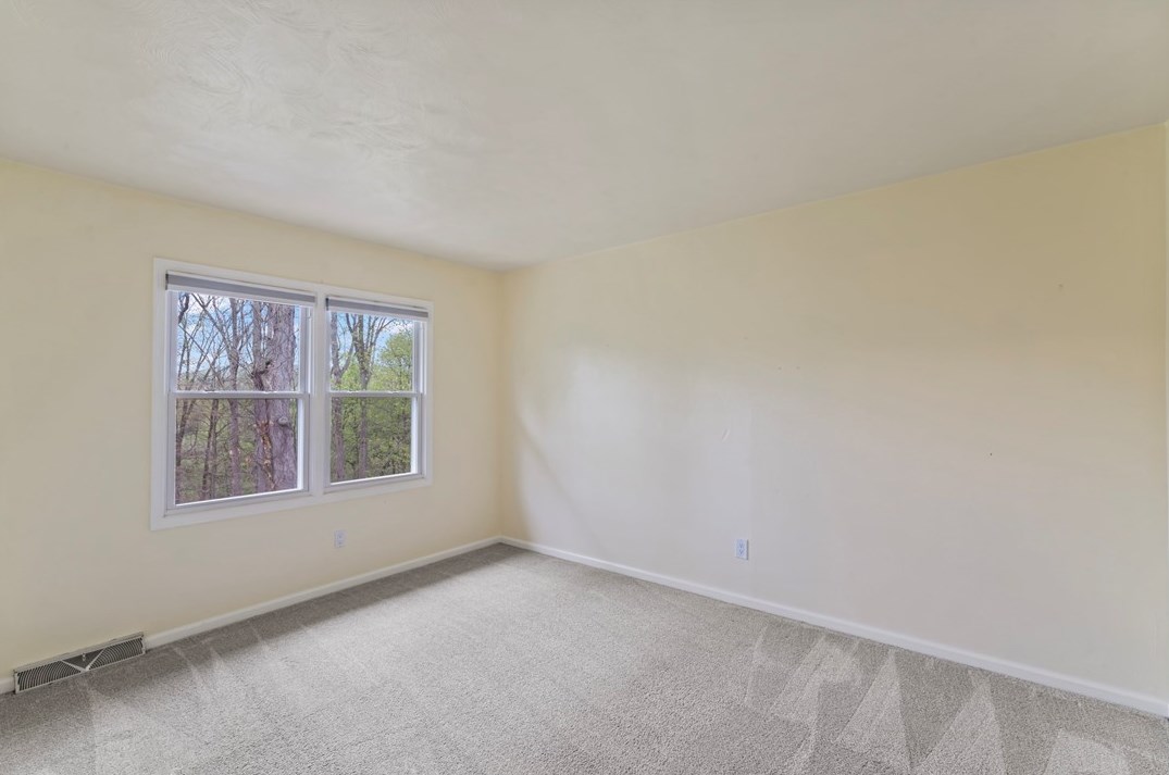 323 Laddie Dr, Washington PA  15301-1334 exterior