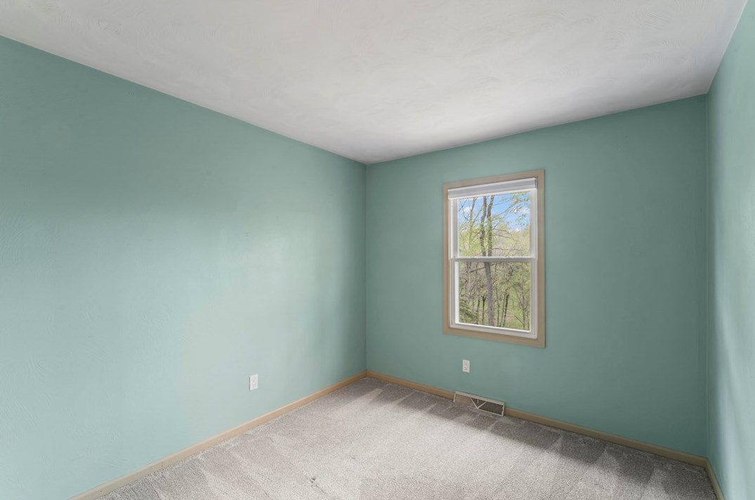 323 Laddie Dr, Washington PA  15301-1334 exterior