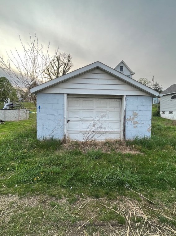 709 Wylie Ave, Jeannette, PA 15644