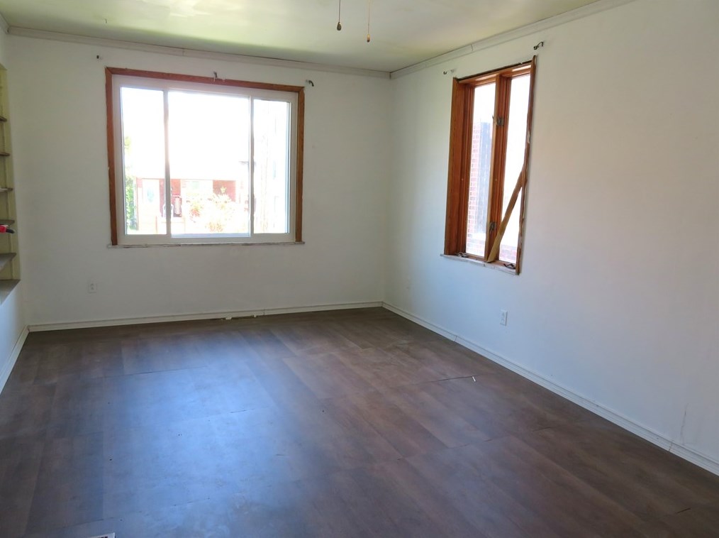 421 Wayne Ave, Ellwood City, PA 16117