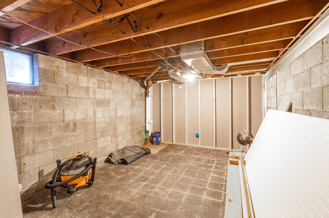 3328 4th Ave, Beaver Falls PA  15010-3504 exterior