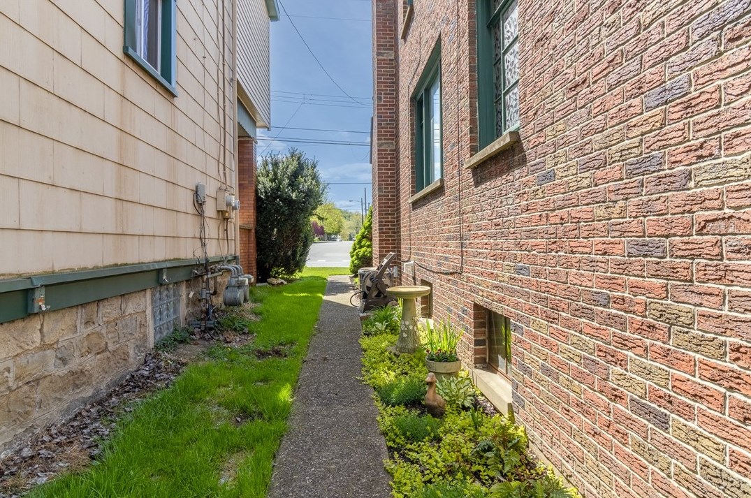 3328 4th Ave, Beaver Falls PA  15010-3504 exterior