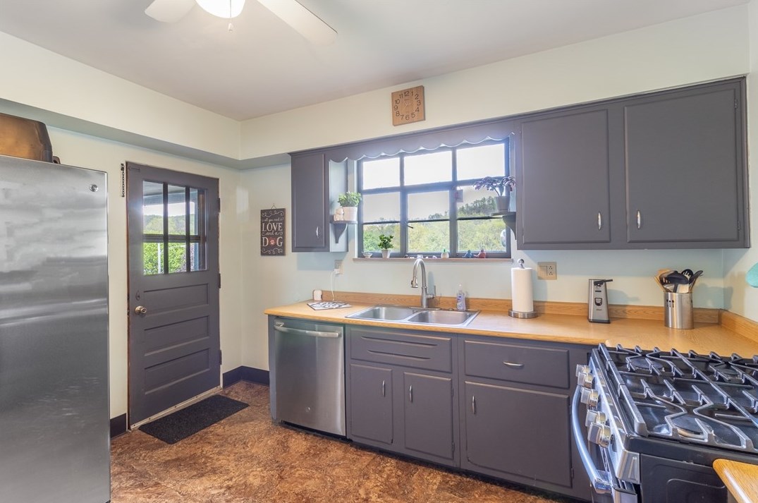 3328 4th Ave, Beaver Falls PA  15010-3504 exterior