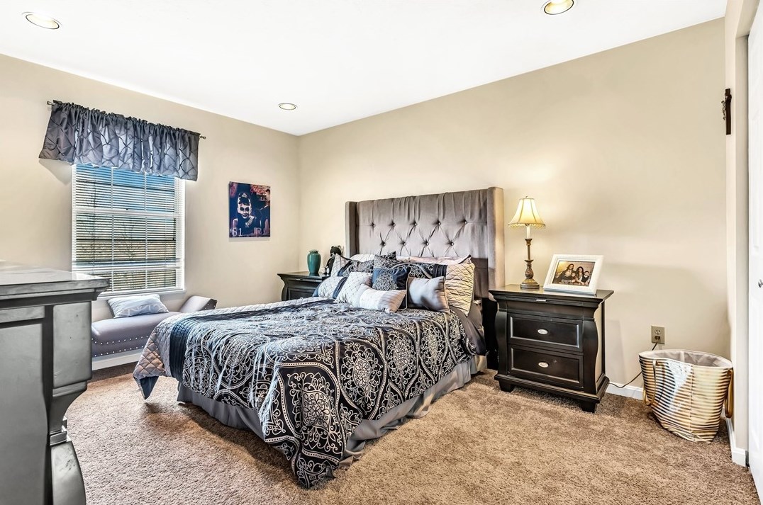 305 Meadow Ct, Monroeville PA  15146-1079 exterior