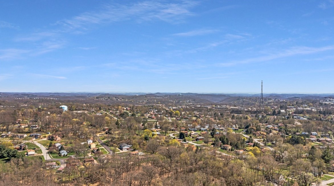 305 Meadow Ct, Monroeville PA  15146-1079 exterior