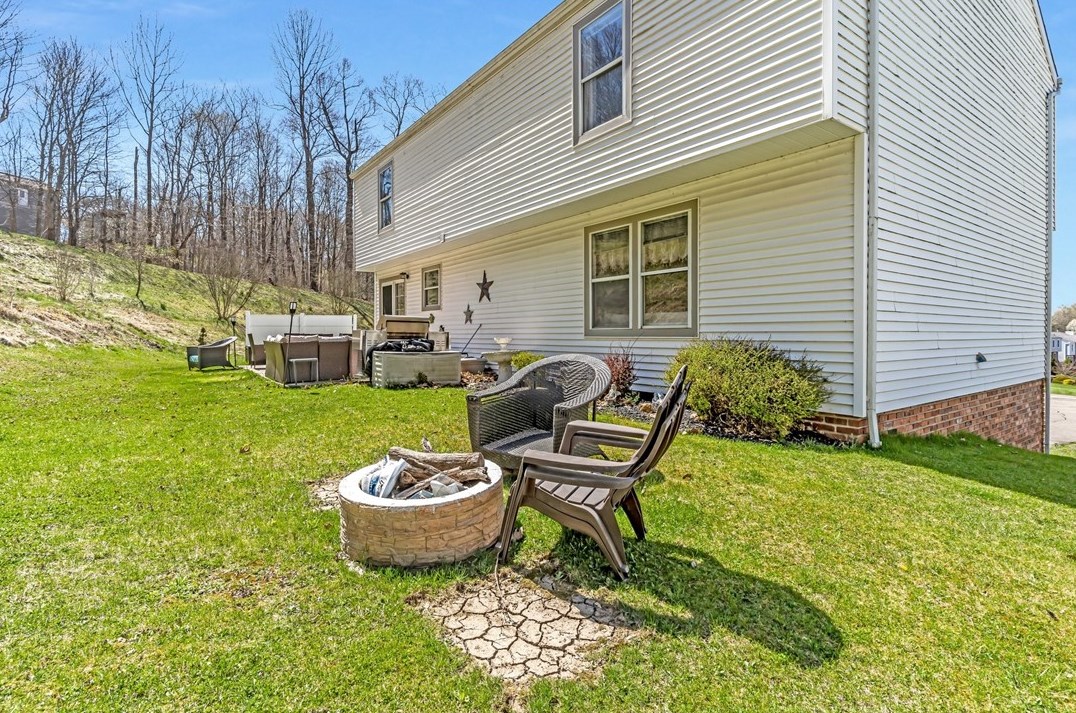 305 Meadow Ct, Monroeville PA  15146-1079 exterior