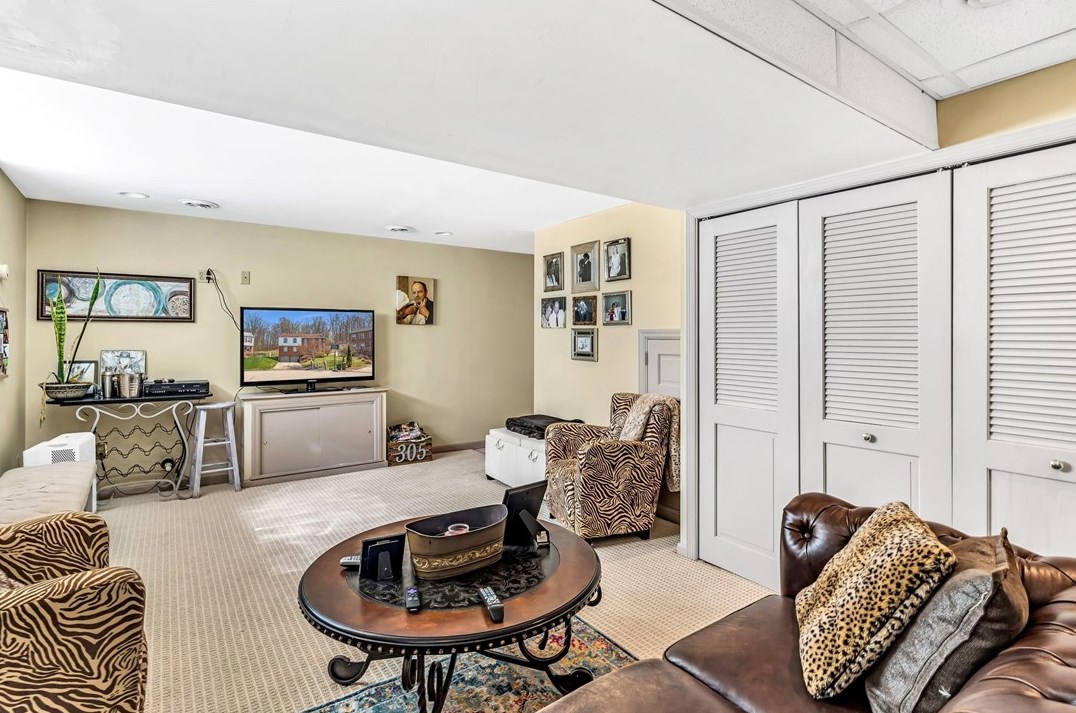 305 Meadow Ct, Monroeville PA  15146-1079 exterior