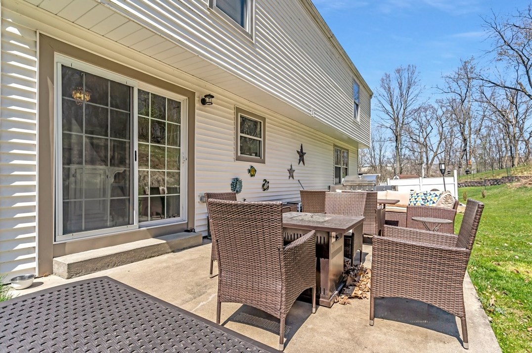 305 Meadow Ct, Monroeville PA  15146-1079 exterior