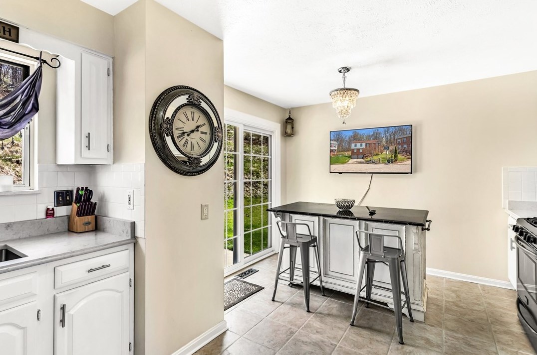 305 Meadow Ct, Monroeville PA  15146-1079 exterior