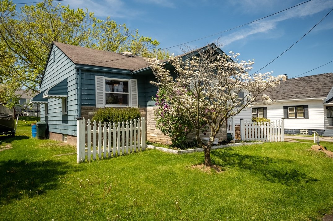 933 Hazel St, New Castle, PA 16101-4448