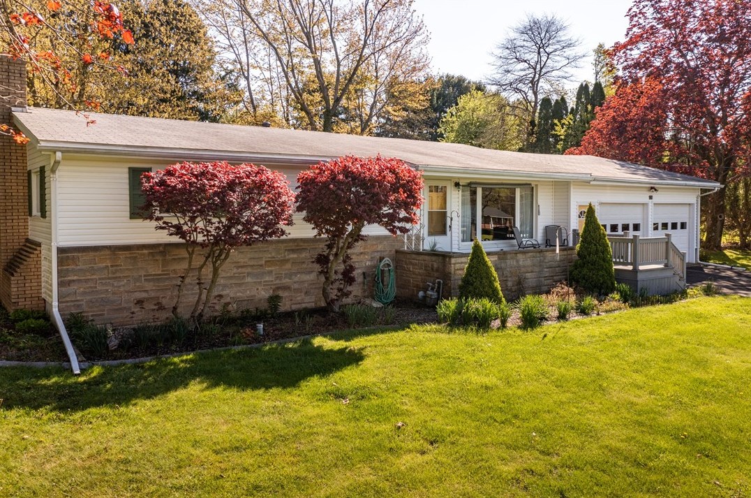 226 Fredonia Rd, Greenville, PA 16125