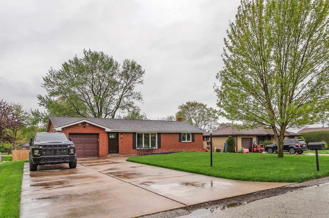 2412 Cathedral Dr, Monroeville, PA 15146