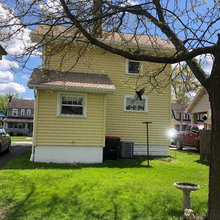 321 Edgewood Ave, Hermitage, PA 16105
