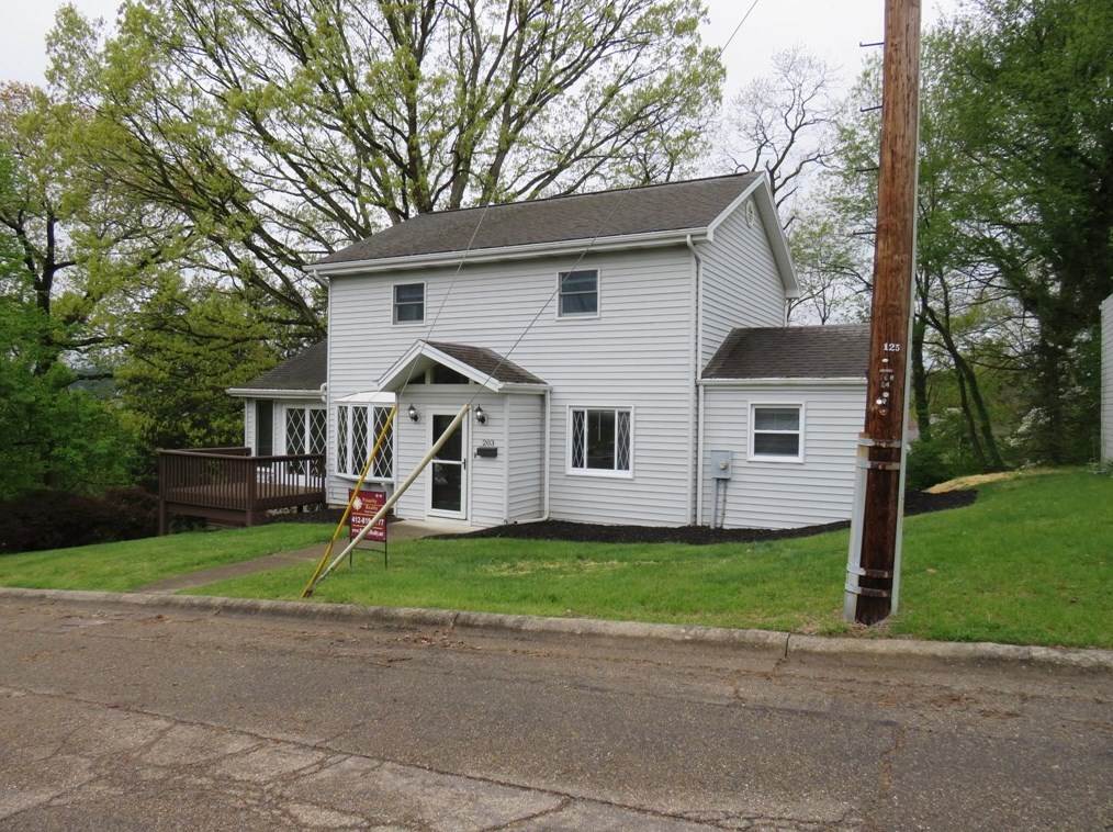 203 Home St, New Kensington, PA 15068