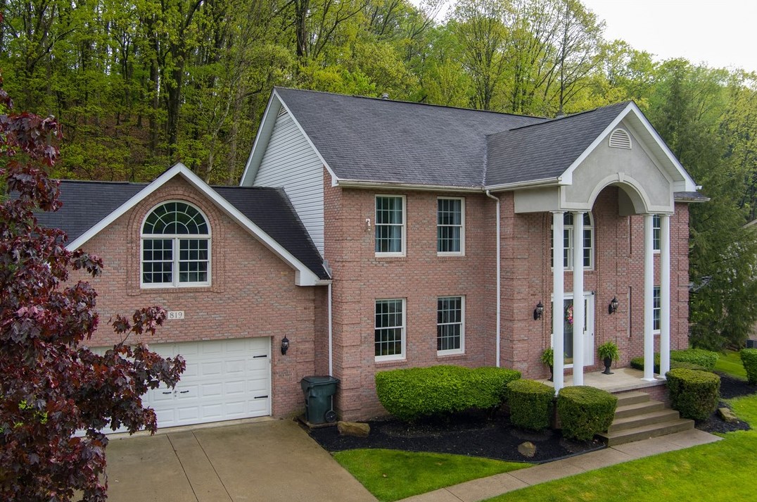 819 Stonebridge Dr, Greensburg, PA 15601