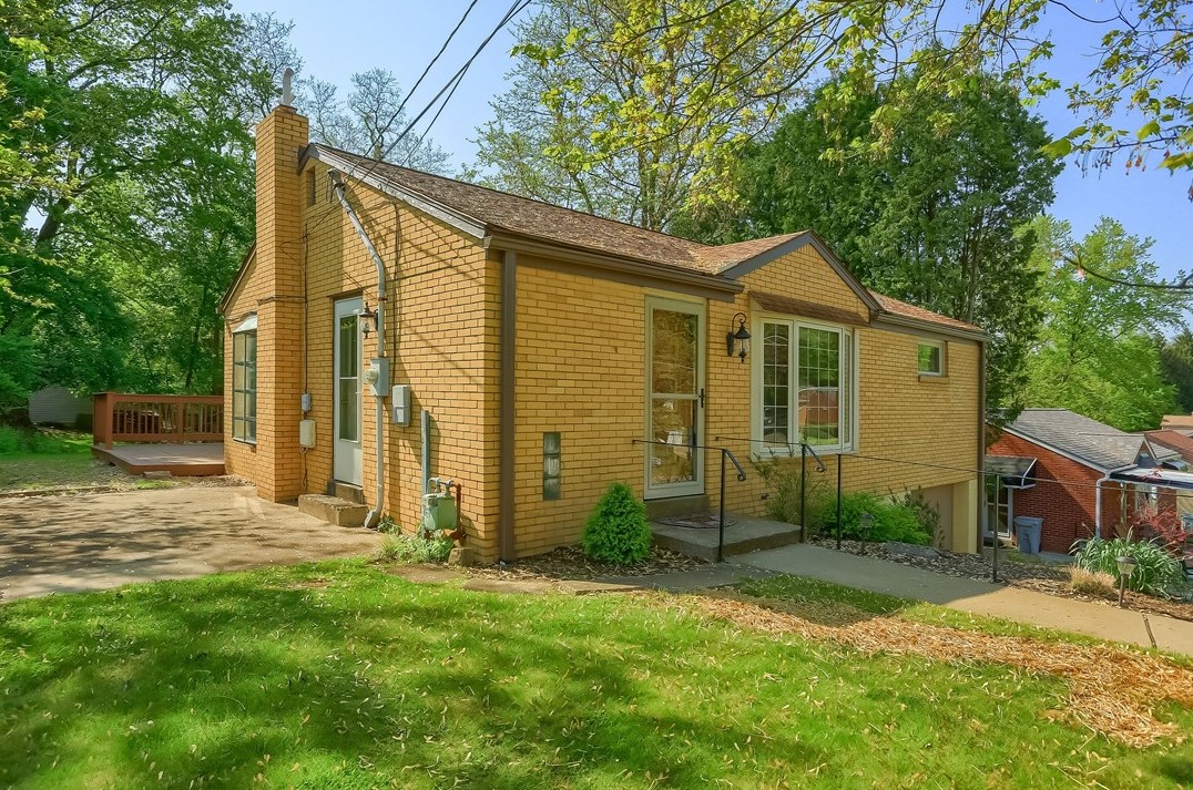 127 Elmwood Dr, Glenshaw, PA 15116