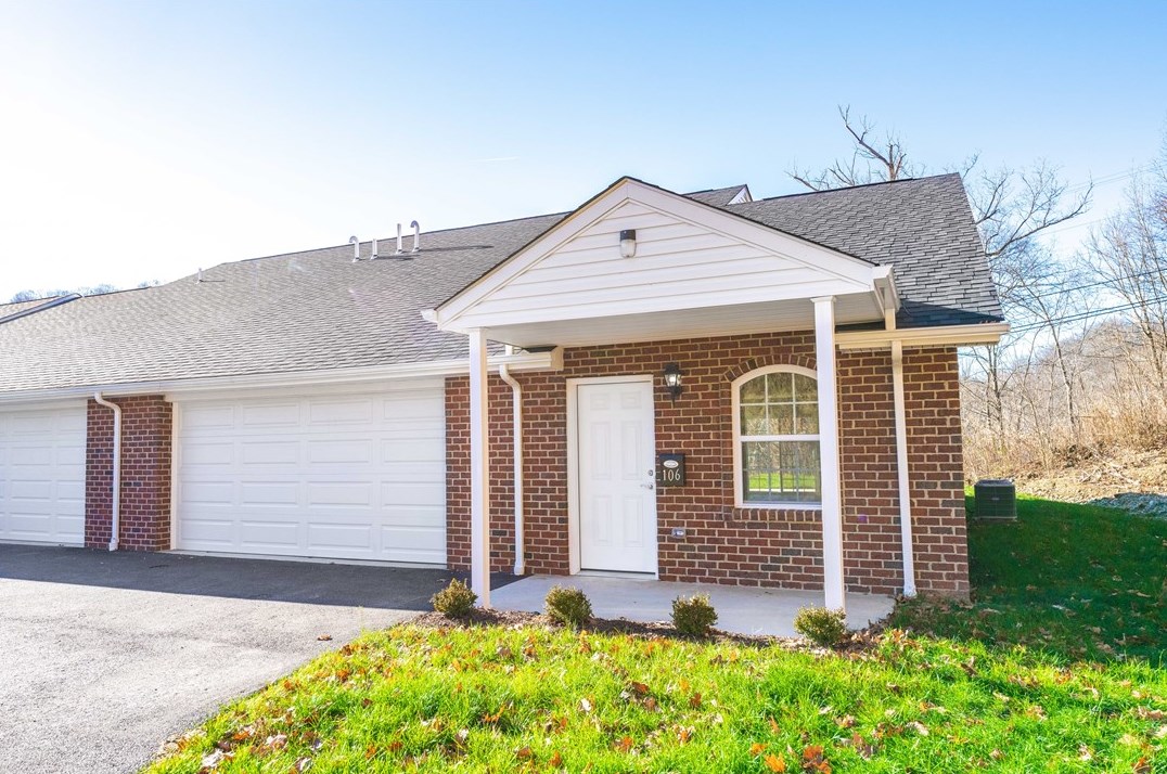 206 Adia Ln, New Kensington, PA 15068