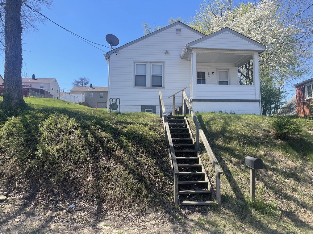 906 Morton Ave, McKeesport, PA 15133