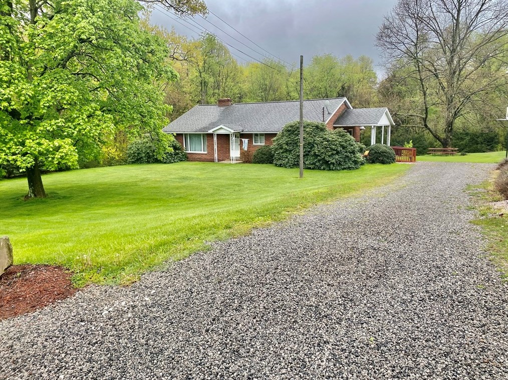 363 Stuber Rd, New Brighton, PA 15066