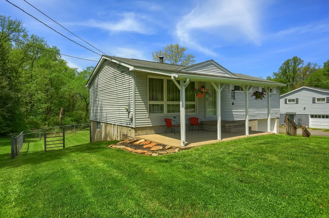 142 Shadyrest Rd, Ellwood City, PA 16117