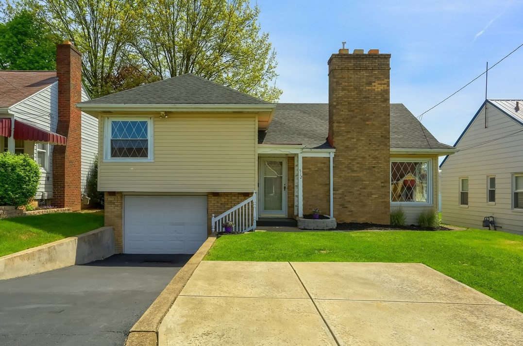 512 Wood St, Ellwood City, PA 16117