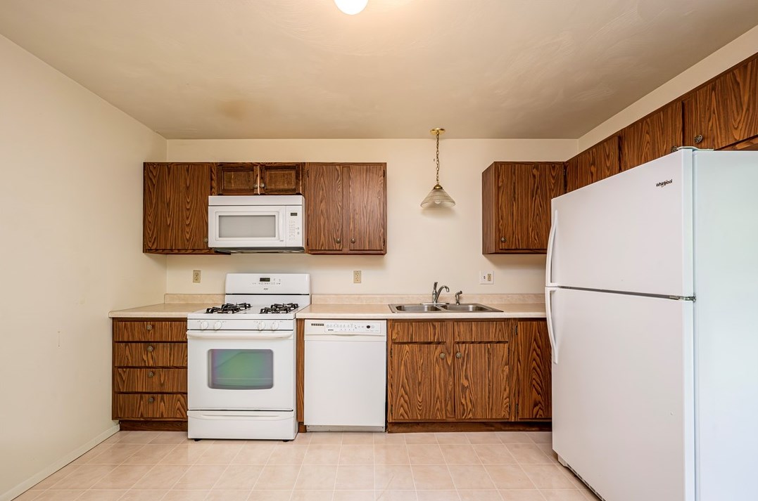 1098 Cranston Dr, Greensburg, PA 15601-1160