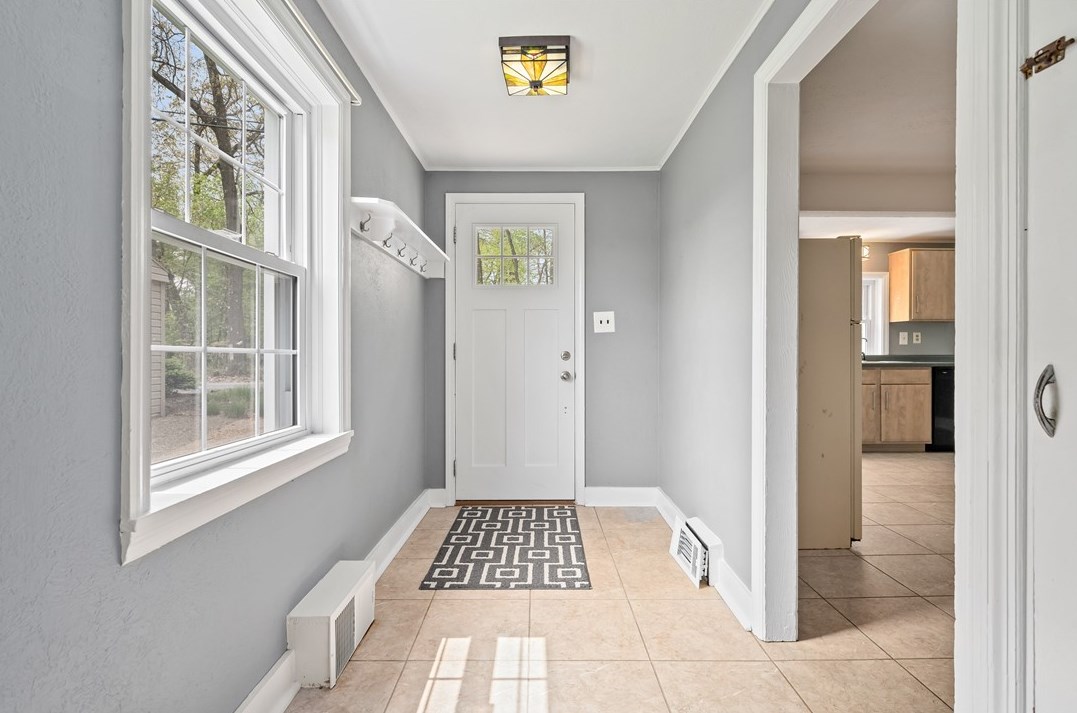 131 Mekis Rd, Valencia, PA 16059-3727