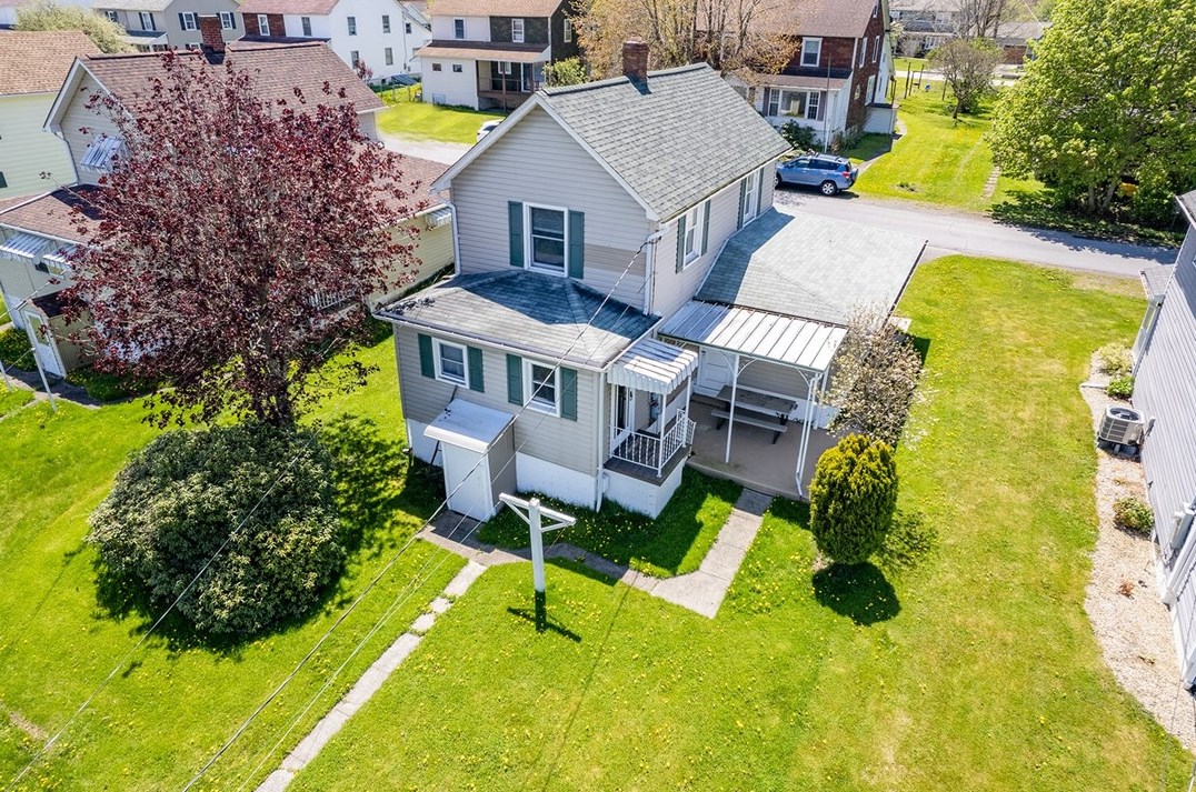 33 6th St, Cairnbrook, PA 15924