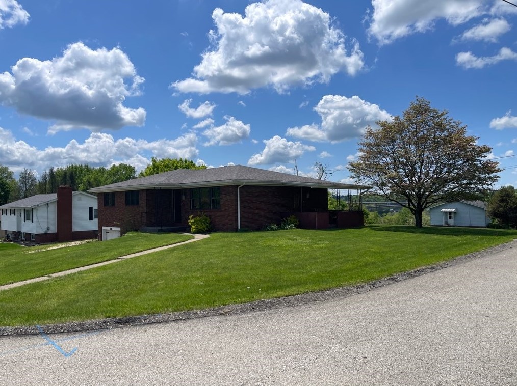 213 Brown Blvd, Oliphant Furnace, PA 15401-9767