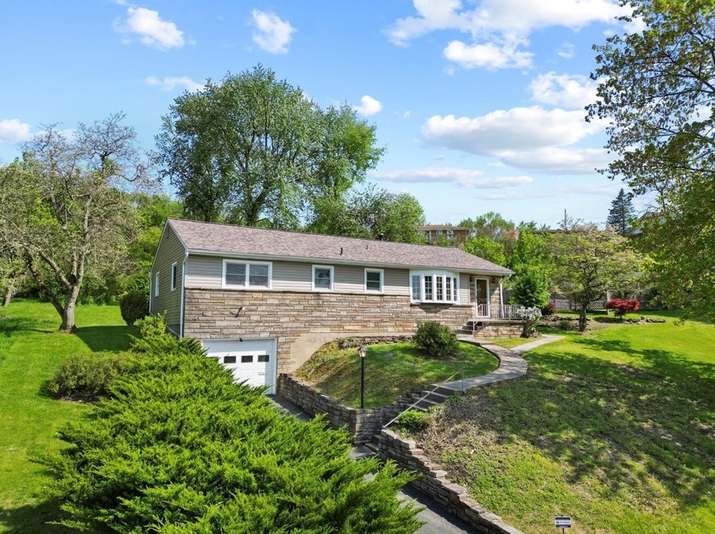 1547 Gilmore Dr, Jefferson Hills, PA 15025