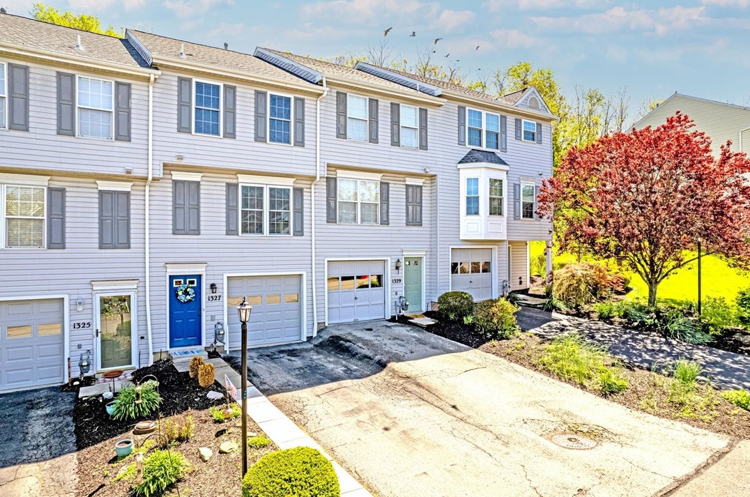 1327 Meadowbrook Dr North, Canonsburg, PA 15317