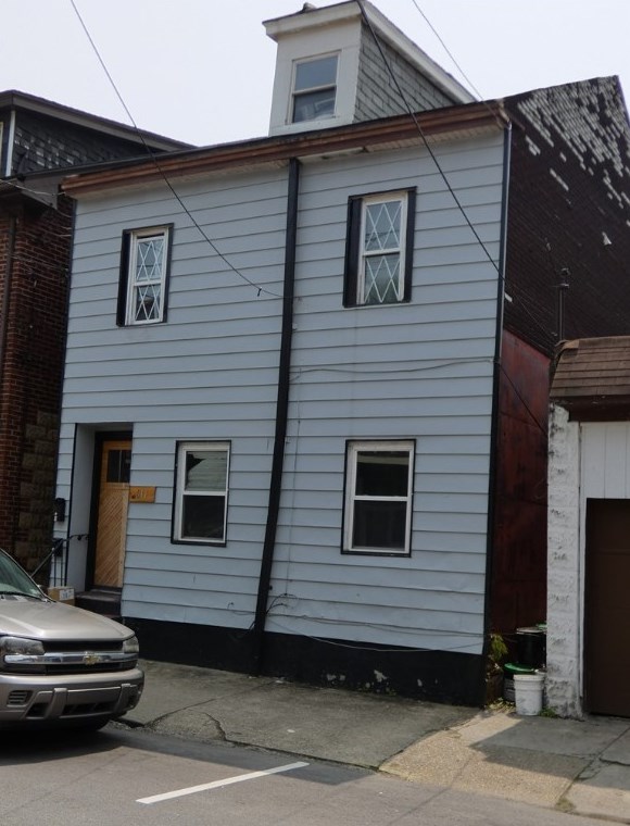 611 Clay St #1, Pittsburgh, PA 15215