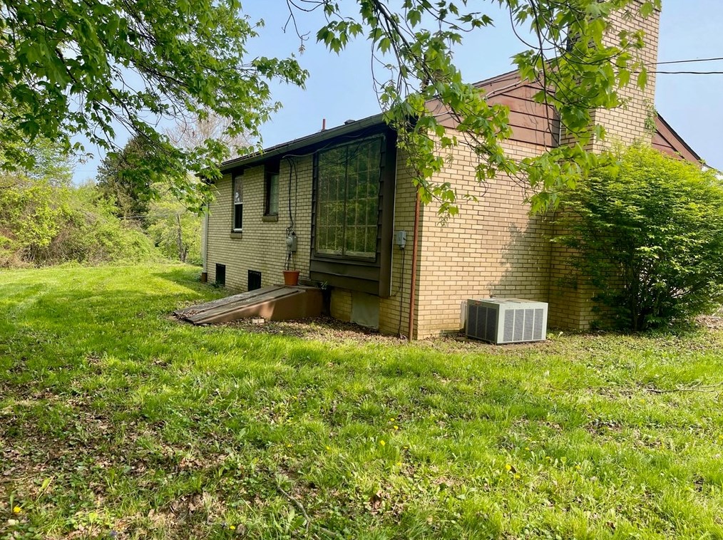 287 Westview Rd, New Castle, PA 16101