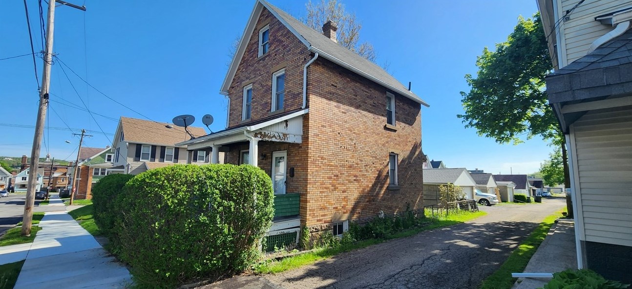 711 5th St, Ellwood City, PA 16117-2219
