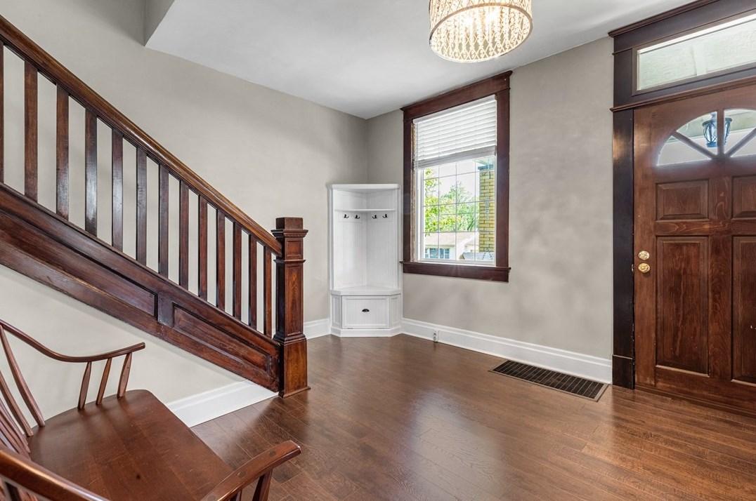 624 5th St, Beaver Falls, PA 15010-3216